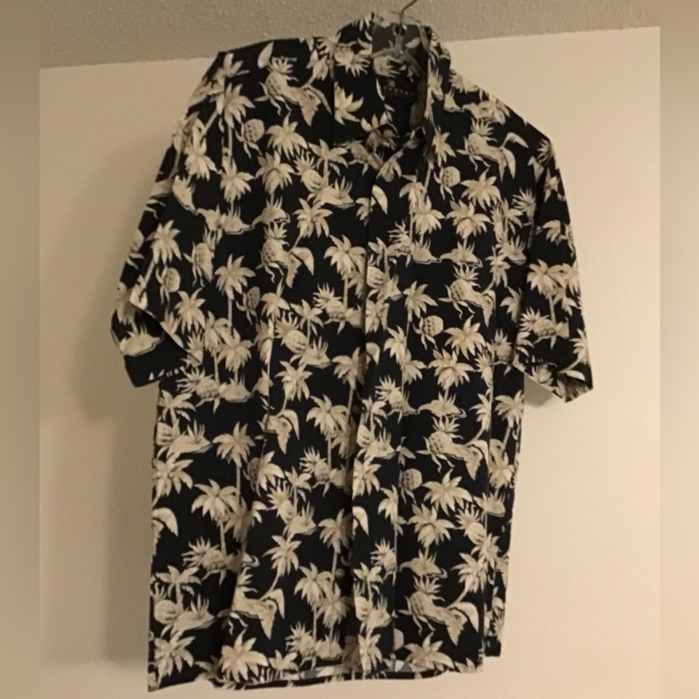 Consensus Sportswear Hawaiian Style Button Down Short Sleeve Beach Shirt